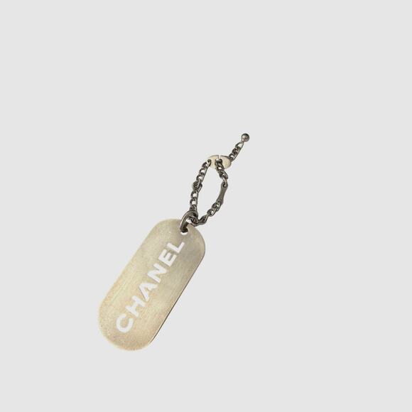 Vintage  CHANEL logo dog tag Key Chain*2004 Continuous Collection*Karl Lagerfeld - Picture 2 of 5